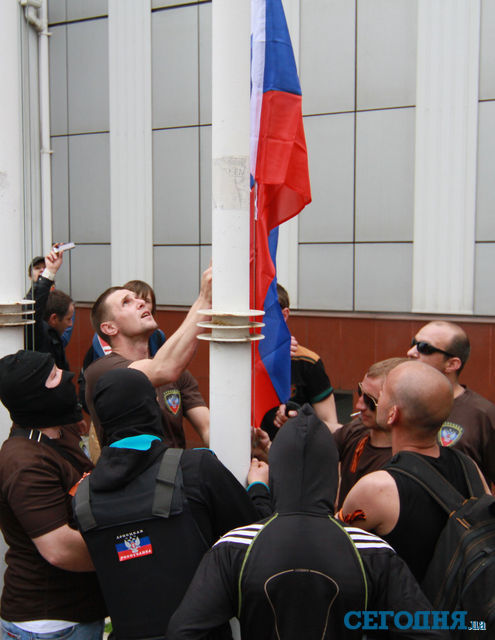 <p>У Донецьку мітингували комуністи і проросійські активісти. Фото: С.Ваганов, Д.Жданова, А. Худотеплий</p>