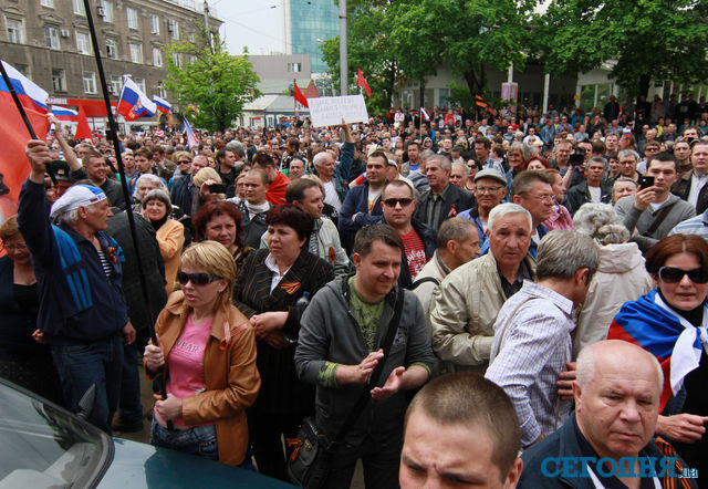 <p>У Донецьку мітингували комуністи і проросійські активісти. Фото: С.Ваганов, Д.Жданова, А. Худотеплий</p>