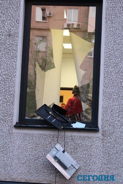Разбили окна и технику. Фото: vk.com