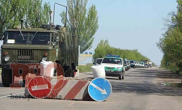 Колонна военной техники входит в Бердянск. Фото: pro.berdyansk.biz