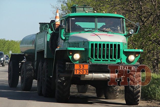 <p>Колона військової техніки входить до Бердянська. Фото: pro.berdyansk.biz</p>