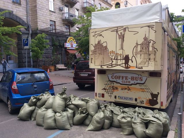 <p>Протестуючи проти кав'ярні на колесах, перекрили Прорізну</p>