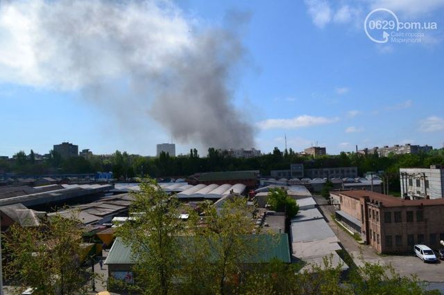 В Мариуполе горит горсовет. Фото: 0629.com.ua