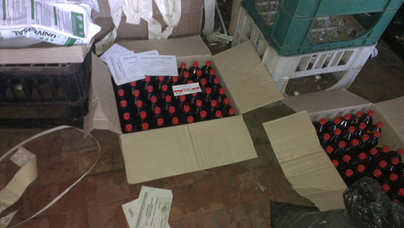 У Дніпропетровську торгували підробленою горілкою. Фото: облУВС