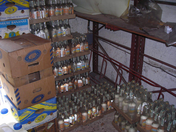 У Дніпропетровську торгували підробленою горілкою. Фото: облУВС