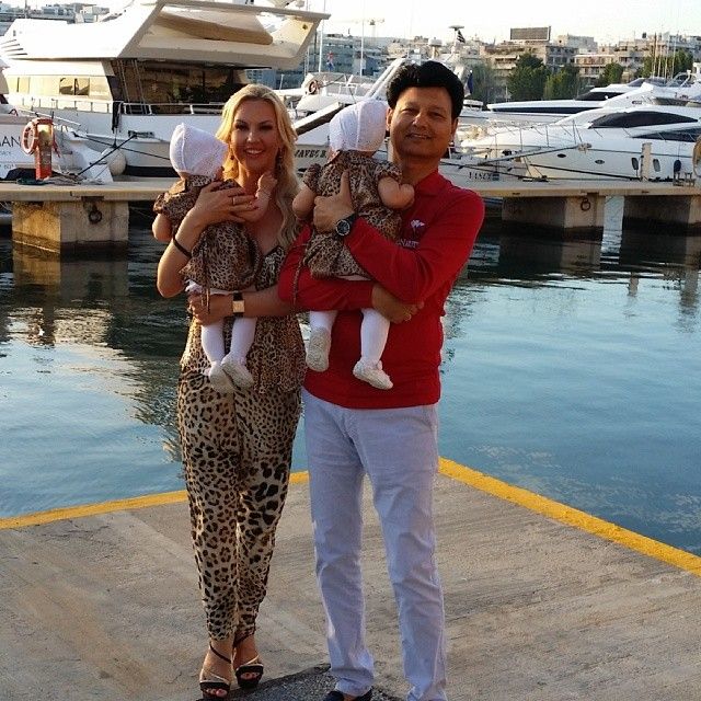 Певица с мужем и детьми в Греции. Фото:Instagram.com 