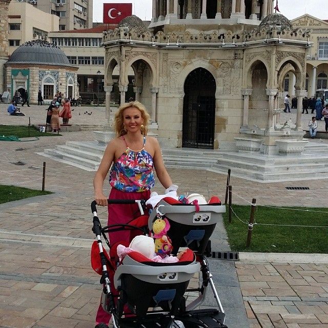 Певица с детьми в Турции. Фото:Instagram.com 