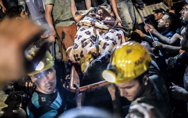 В момент взрыва в шахте находилось около 580 горняков, фото AFP