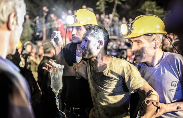 <p>У момент вибуху в шахті перебувало близько 580 гірників, фото AFP</p>