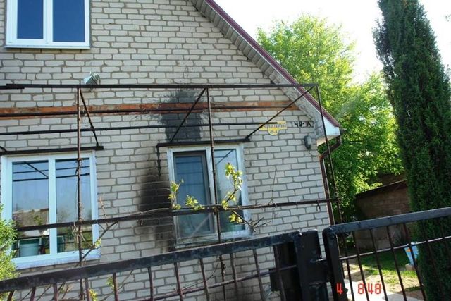 Покушение. Дом Шаповалова, пострадавший от злоумышленников. Фото: facebook.com<br />
