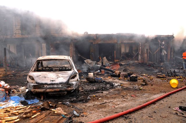 Нигерия. Теракт произошел на городском рынке Джоса, расположенном в центральной части страны. Полиция считает, что взрывчатку заложили в двух автомобилях. В результате взрывов погибли 118 человек, еще 56 получили ранения. Фото: AFP