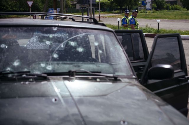<p>В результаті бою під Донецьком загинули люди. Фото&nbsp;AFP и Б.Россинський, "Сегодня"</p>
