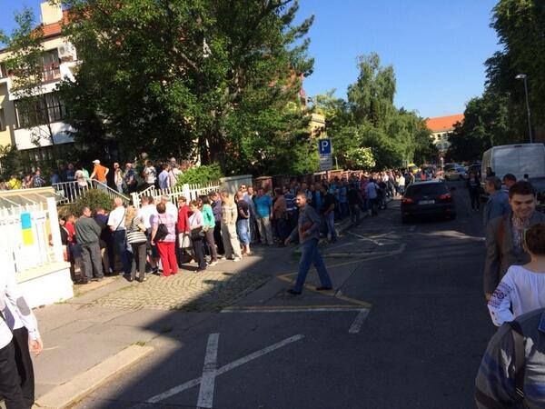 Та голосуют в Праге Фото: Viktor Dovhanych