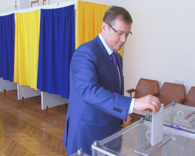 Вілкул проголосував. Фото: прес-служба ДОО ПР