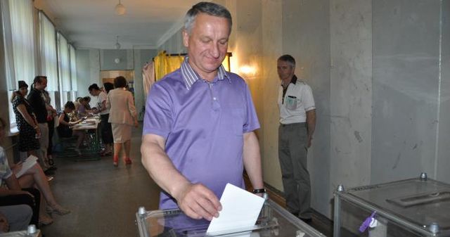 Куличенко проголосовал. Фото: 34.ua