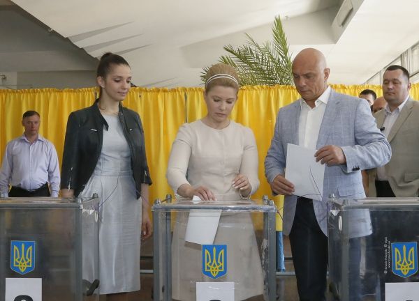 Тимошенко проголосовала. Фото: пресс-служба "Батькивщины"