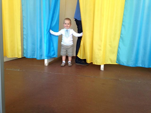 Украинцы всех возрастов спешат выбрать нового президента Фото: facebook.com