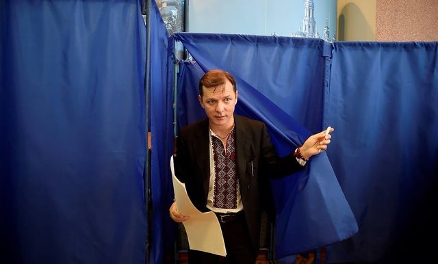 Ляшко пришел голосовать в вышиванке. Фото: Facebook