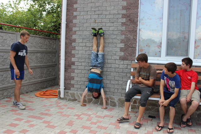 Дітей вчать жити в суспільстві. Фото: Фонд Ріната Ахметова