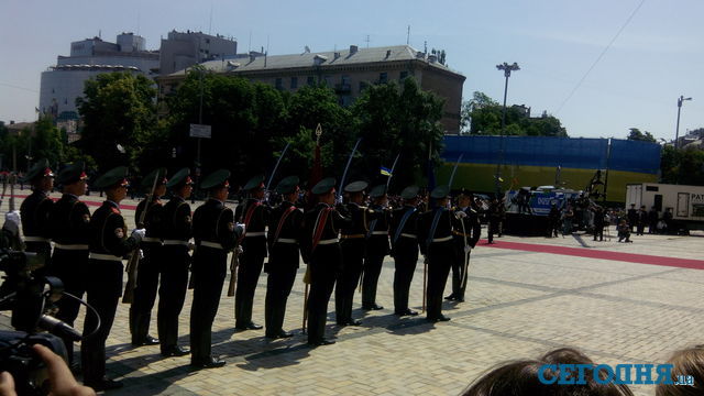 Порошенко приехал на Софиевскую площадь. Фото: Сегодня, Д.Нинько