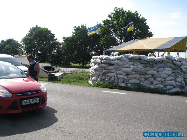 В Днепропетровске охраняют въезды в город. Фото: Андрей Никитин
