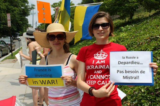 Украинцы в США провели пикет дипломатических учреждений Франции Фото: vidia.org