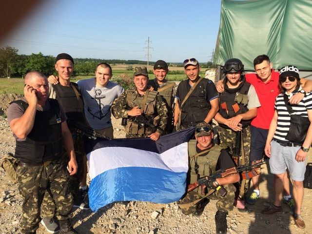 Футбольные фанаты помогают военным. Фото: ВКонтакте