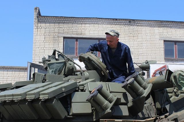 В Черниговской  области с начала АТО восстановили около 700 единиц военной техники. Фото: mil.gov.ua