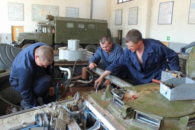 В Черниговской  области с начала АТО восстановили около 700 единиц военной техники. Фото: mil.gov.ua
