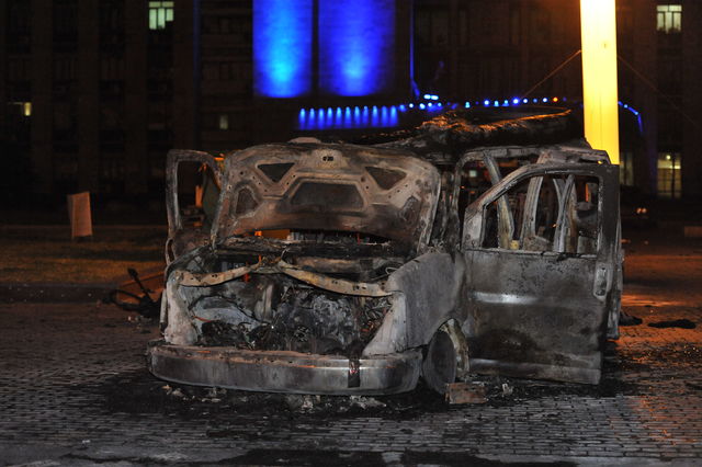 Возле ДонОГА взорвался припаркованный автомобиль "Ланос", автор фото А. Уманец