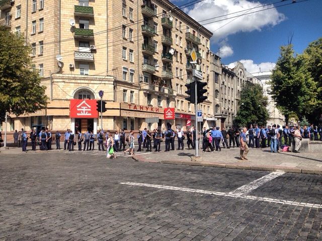 Пророссийские активисты пришли на площадь Свободы. Фото: vk.com/kharkov_city_ua