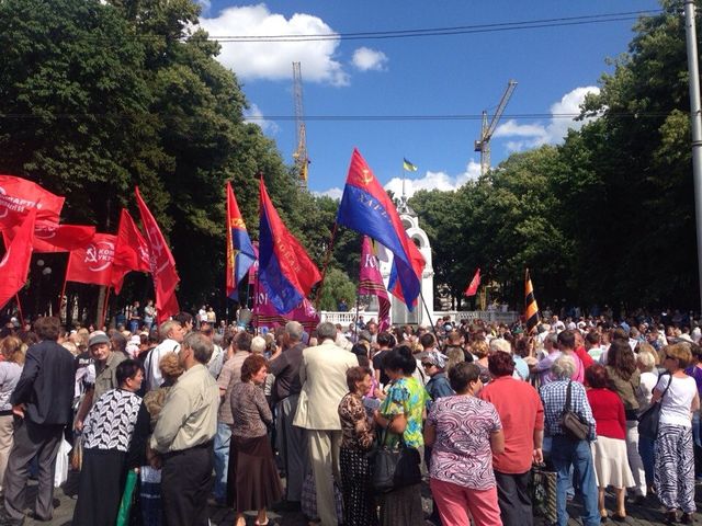 Пророссийские активисты пришли на площадь Свободы. Фото: vk.com/kharkov_city_ua