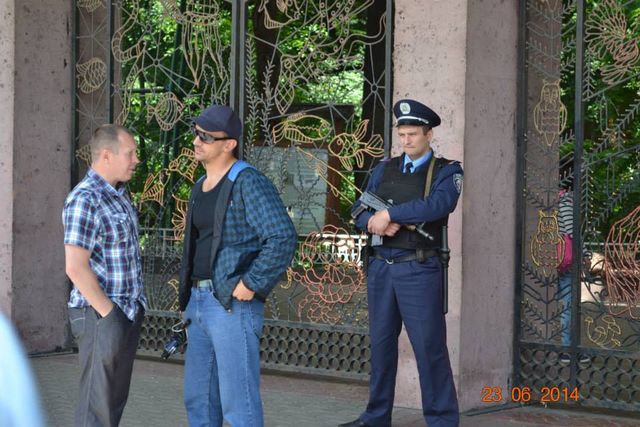 Одного активиста задержала милиция. Фото: Вадим Торопов