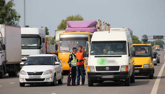 В Житомирской области перекрыли трассу международного значения. Фото: mvs.gov.ua