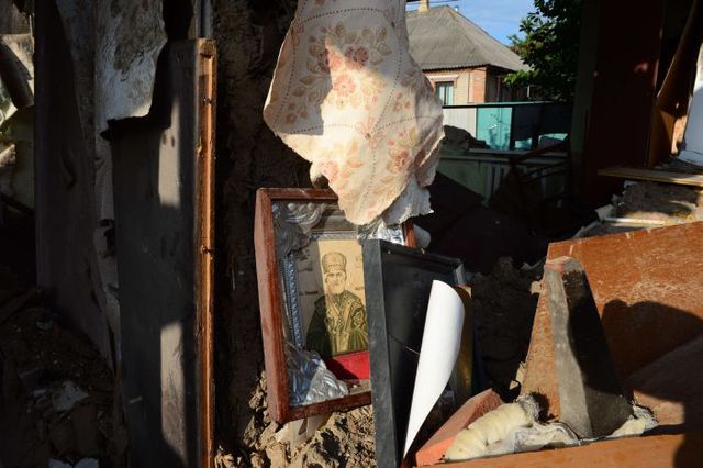 У Слов'янську, захопленому бойовиками самопроголошеної "ДНР", зруйновані житлові квартали. Люди залишали свої будинки, кинувши речі. Фото AFP