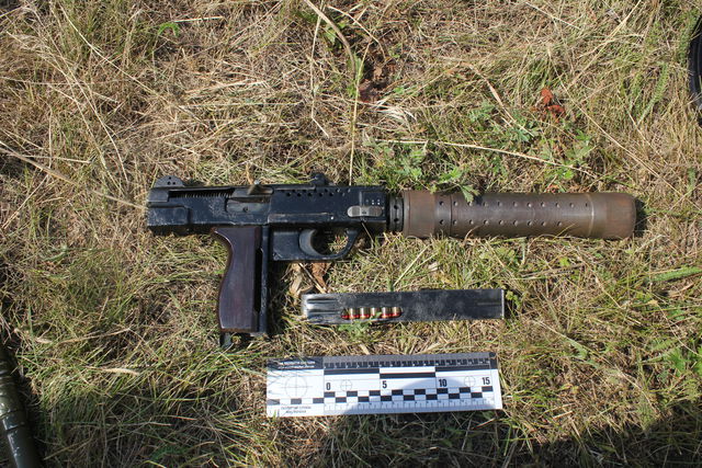 У злоумышленников изъяли арсенал оружия и болеле 1,5 млн грн. Фото: kir.gp.gov.ua