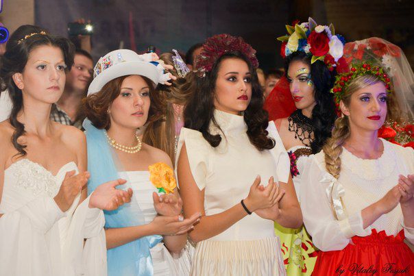 <p>Парад наречених. Фото: Віталій Фесюк, Марья Сергіївна, Катя Стоянова</p>