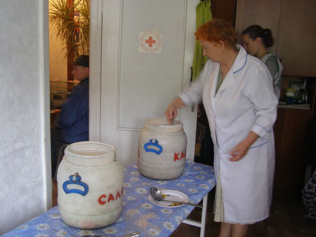 В Днепропетровске кормят переселенцев и пенсионеров. Фото: Виктория Яковлева