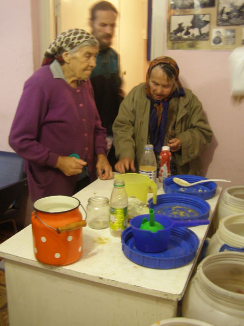 В Днепропетровске кормят переселенцев и пенсионеров. Фото: Виктория Яковлева