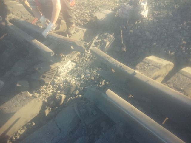 В Донбассе ремонтируют ж/д-пути после взрыва. Фото: railway.dn.ua