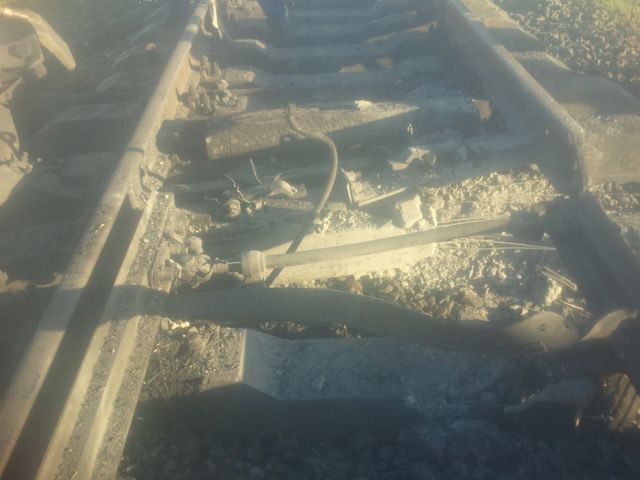 <p>У Донбасі ремонтують залізничні шляхи після вибуху. Фото: railway.dn.ua</p>