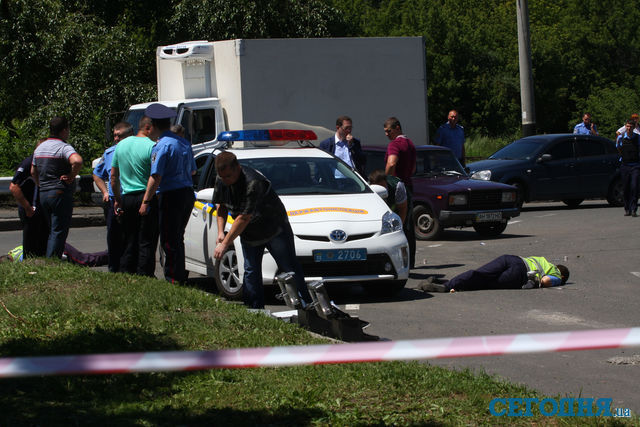 Под пули попали четыре инспектора. Фото: С.Иванов, vk.com