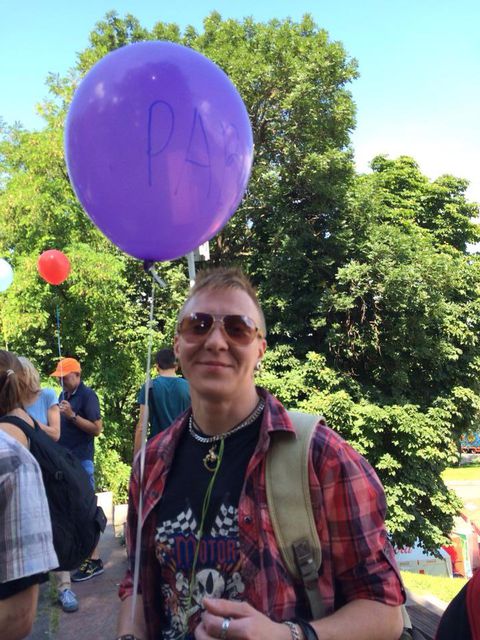 Активисты выпустили в небо шарики со слоганами о равных правах Фото: facebook.com/olena.shevchenko