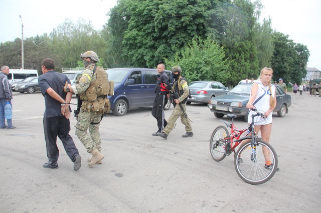 <p>У Слов'янську затримали бойовиків. Фото: facebook.com/anton.petrukov</p>