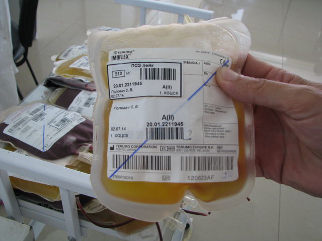 Доноры сдают около 100 литров крови в день. Фото: Е. Волкова