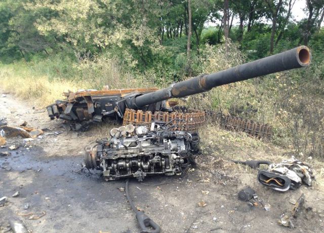 Остатки от бронеколлоны боевиков, которые прорывались со Славянска. Фото: facebook.com/brtcomua