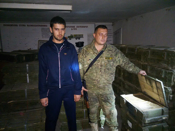 Бойцы батальона "Киев-1" обнаружили в Славянске крупный склад оружия. Фото: mvs.gov.ua