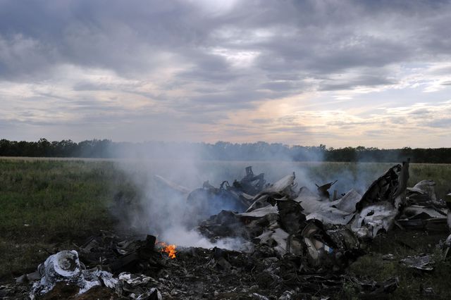 Самолет сбили  недалеко от  границы с Россией. Фото: AFP