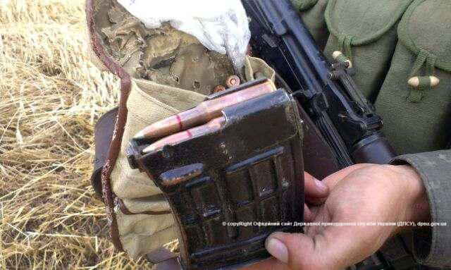 Пограничники изъяли оружие боевиков. Фото: dpsu.gov.ua