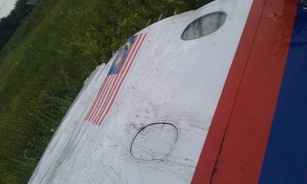 <p><span>Уламки збитого у Донецькій області літака "Боїнг-777". Фото: vk.com</span></p>